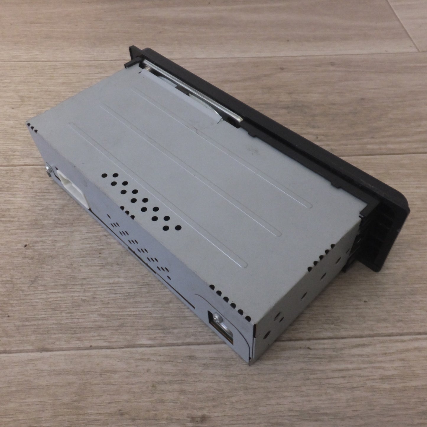 [送料無料] ★ASTI製 ダイハツ 純正 スピーカー内蔵 AM/FMラジオ 86120-B5041[14-6]★