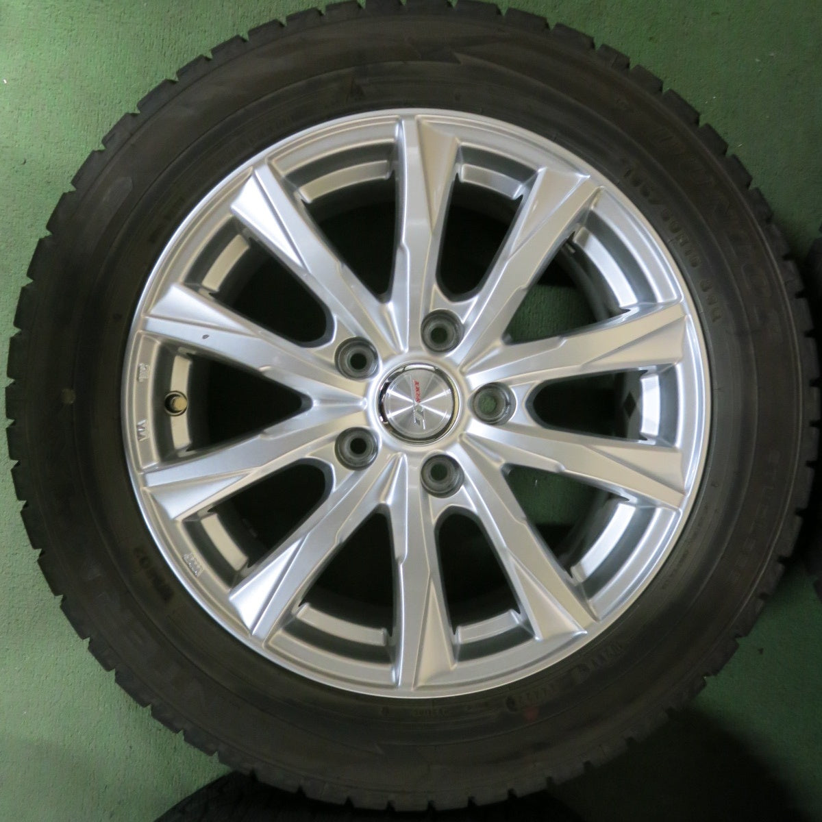 バリ溝！24年！9.5分★スタッドレス 195/60R16 ダンロップ ウインターマックス WM02 JOKER ジョーカー 16インチ PCD114.3/5H★5072316SYス