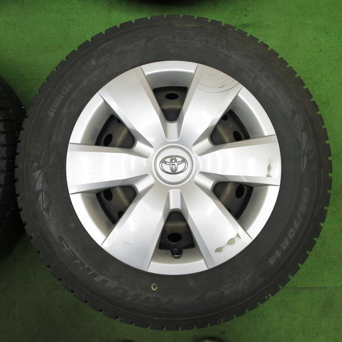 バリ溝！23年！9.5分★トヨタ カローラ フィールダー アクシオ 等 純正 スチール 185/70R14 スタッドレス トーヨー オブザーブ GIZ2 14インチ PCD100/4H★6022502ナス