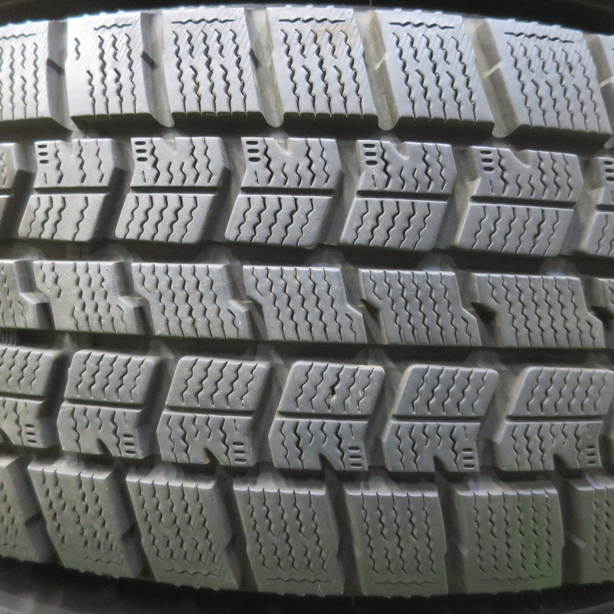 バリ溝！23年！キレイ！9.5分★スタッドレス 205/65R16 グッドイヤー アイスナビ7 ravrion RS01 ラブリオン 16インチ PCD114.3/5H★6021308イス