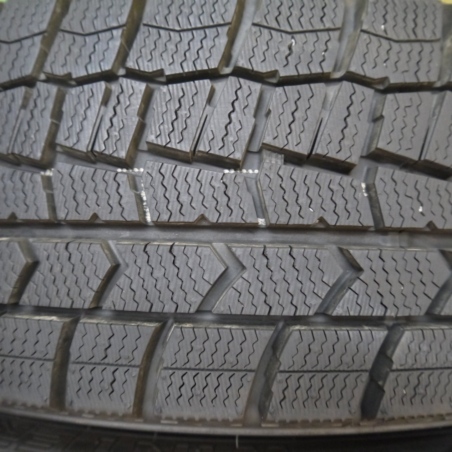 バリ溝！23年！キレイ！9.5分以上★ラクティス 等 175/60R16 スタッドレス ダンロップ ウインターマックス WM02 EuroSpeed MANARAY SPORT PCD100/5H★5070705Hス