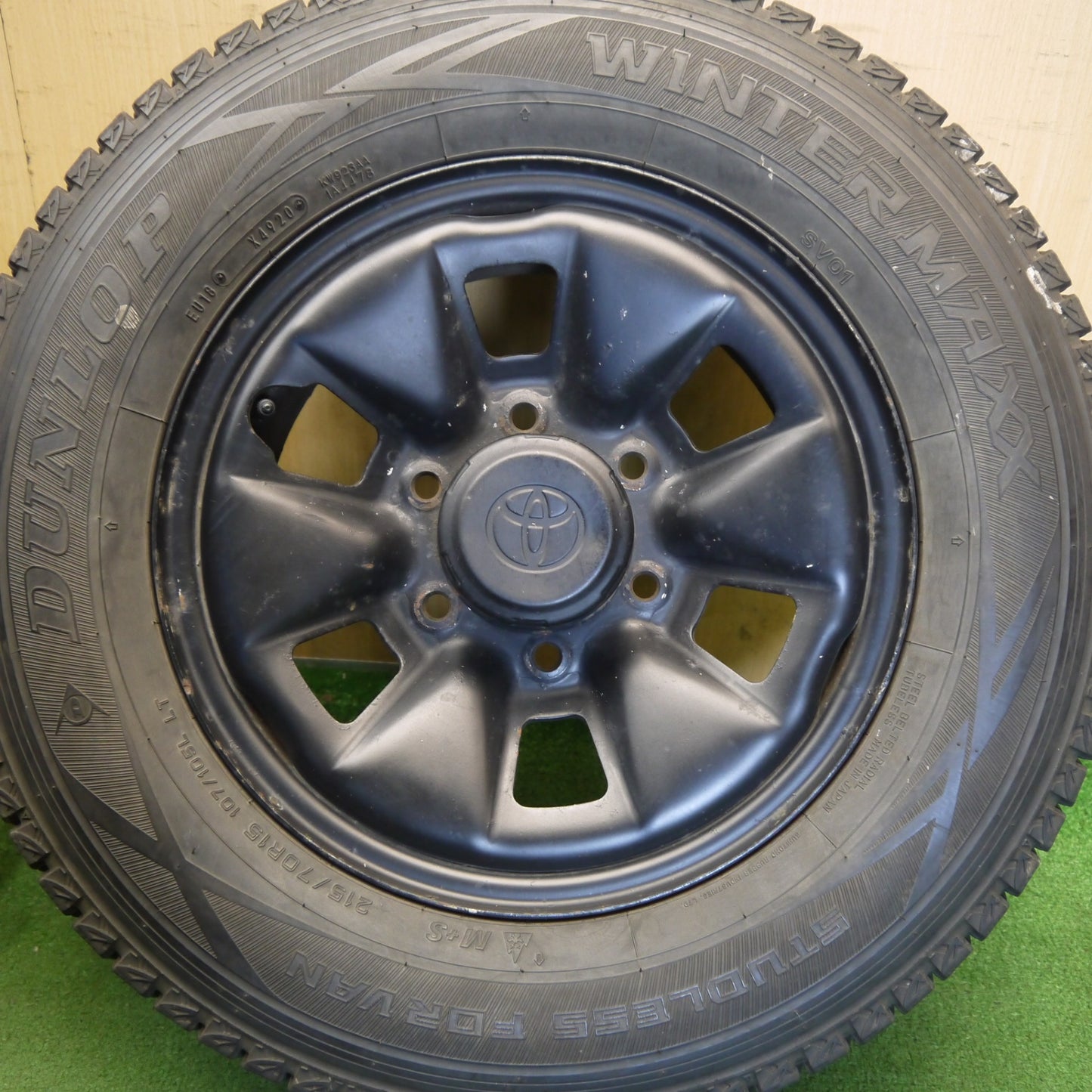 バリ溝！9.5分◎トヨタ 100系 ハイエース 純正 スチール 215/70R15 107/105L スタッドレス ダンロップ ウインターマックス SV01 15インチ PCD139.7/6H◎6062903Hス