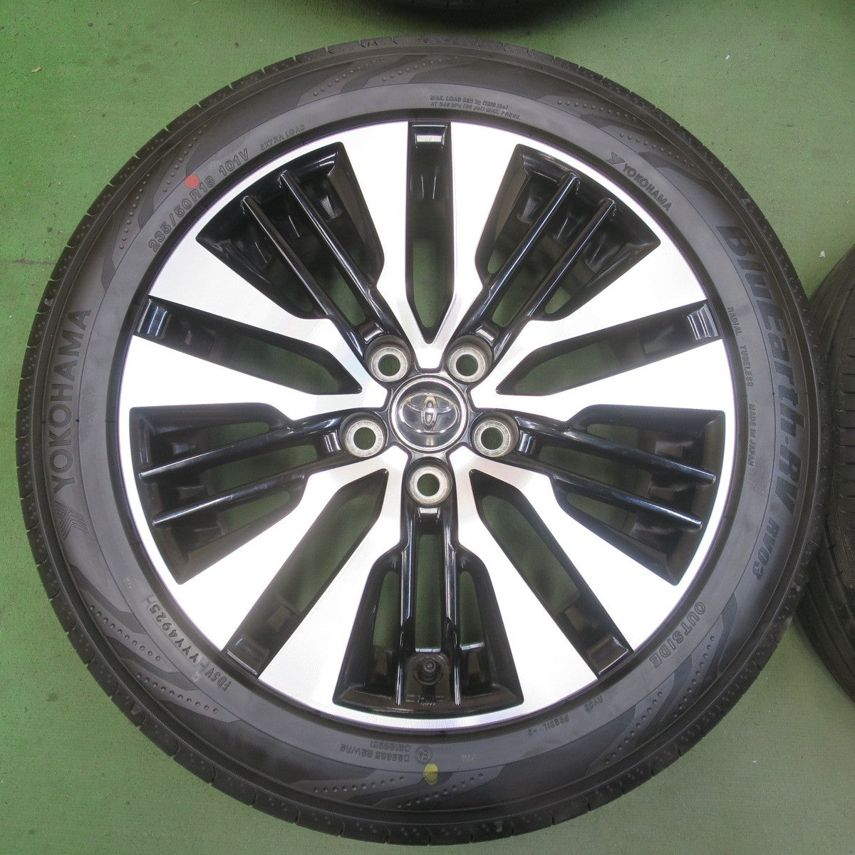 ほぼ未使用！26年★トヨタ 30系 アルファード SCパッケージ 純正 235/50R18 ヨコハマ BluEarth-RV RV03 18インチ PCD114.3/5H★6042106イノ