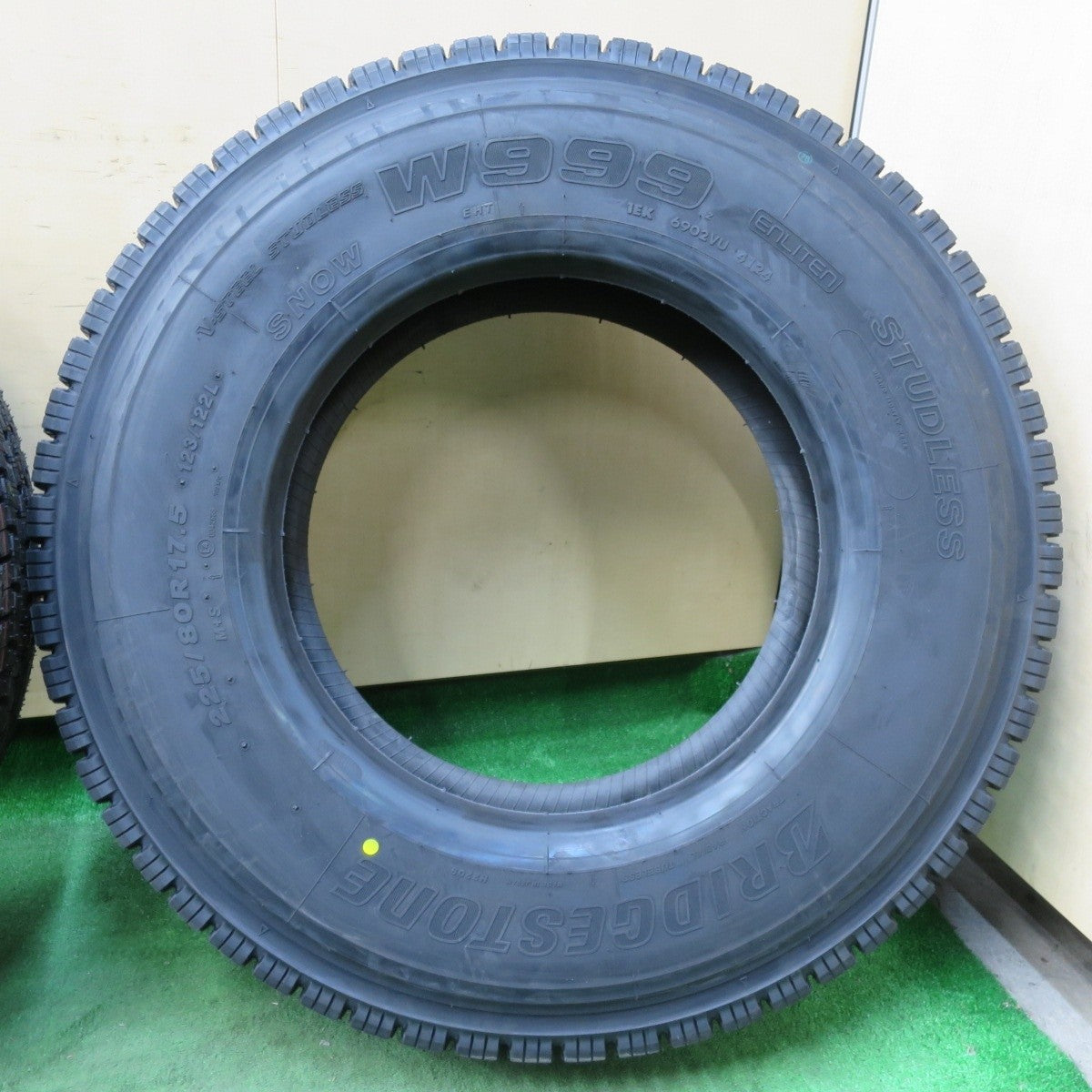未使用！24年★トラック タイヤ 225/80R17.5 123/122L スタッドレス ブリヂストン W999 17.5インチ★5012908イスタ