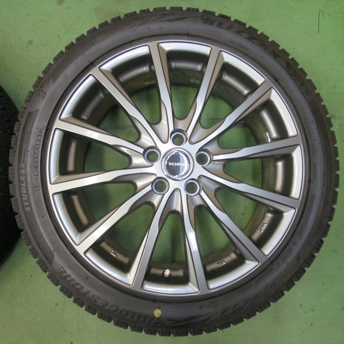 バリ溝！23年！キレイ！9.5分★プリウス 等 215/45R17 スタッドレス ブリヂストン ブリザック VRX2 BALMINUM AR12 バルミナ 17インチ PCD100/5H★6020505イス