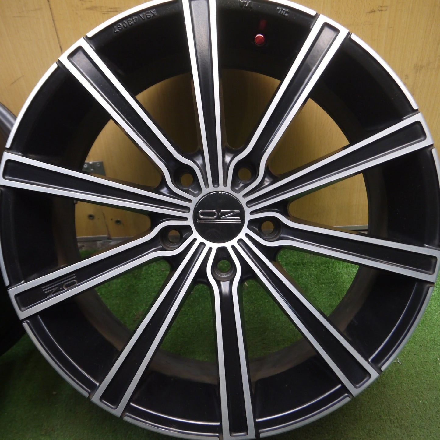 *送料無料* キレイ★ワーゲン 等 O・Z RACING LOUNGE10 ホイール 17インチ 17×7.5J OZ レーシング ラウンジ10 PCD112/5H★4041214Hホ