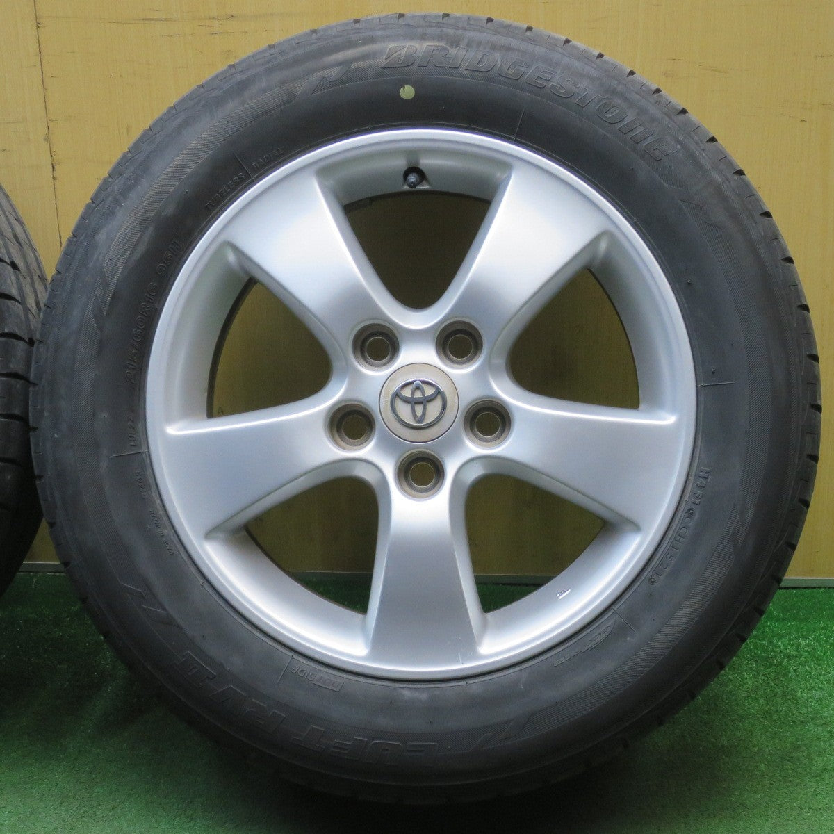 バリ溝！9分★トヨタ 30系 エスティマ 純正 215/60R16 ブリヂストン LUFT RV2 16インチ PCD114.3/5H★6032408NJノ