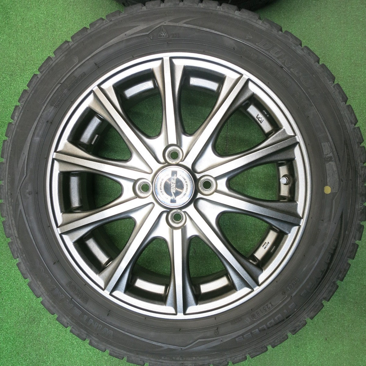キレイ★スタッドレス 185/60R15 ダンロップ ウインターマックス WM01 AXEL アクセル 15インチ PCD100/4H★6010813HAス