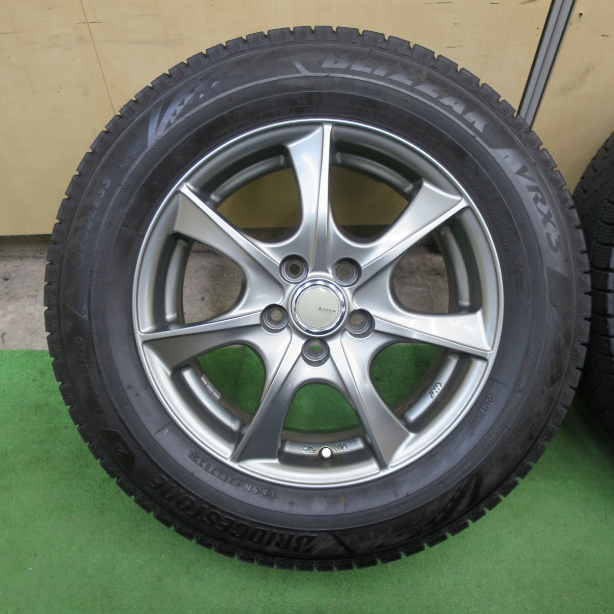 バリ溝！22年！キレイ！9.5分★プリウス 等 195/65R15 スタッドレス ブリヂストン ブリザック VRX3 LEBEN レーベン 15インチ PCD100/5H★6021403TTス