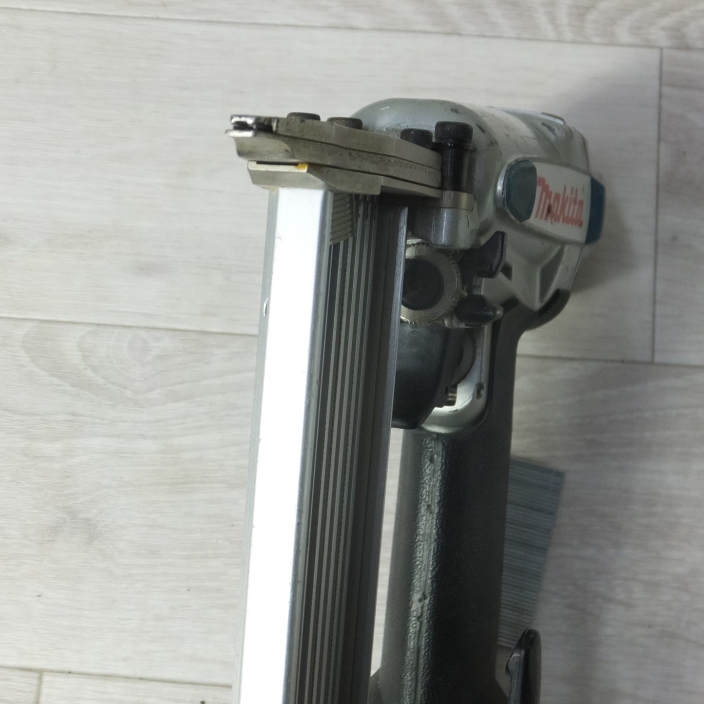 [送料無料] ◆makita マキタ 常圧 仕上釘打 AF502N 釘打ち機 エアツール◆