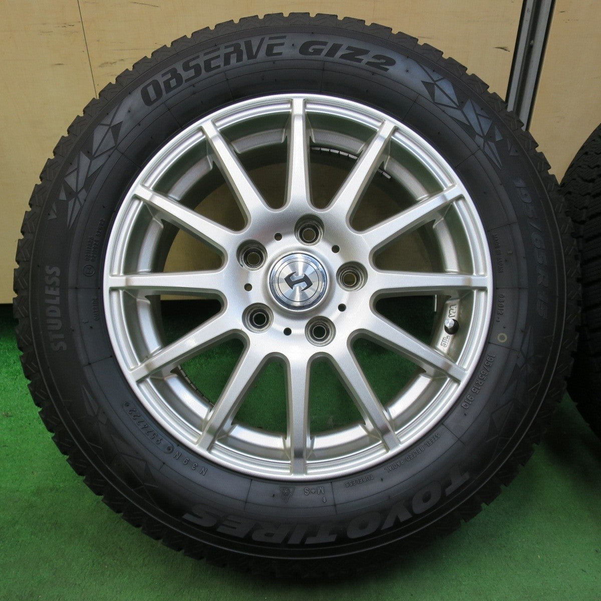バリ溝！22年！キレイ！9分★スタッドレス 195/65R15 トーヨー オブザーブ GIZ2 weds ウェッズ 15インチ PCD114.3/5H★4121204イス