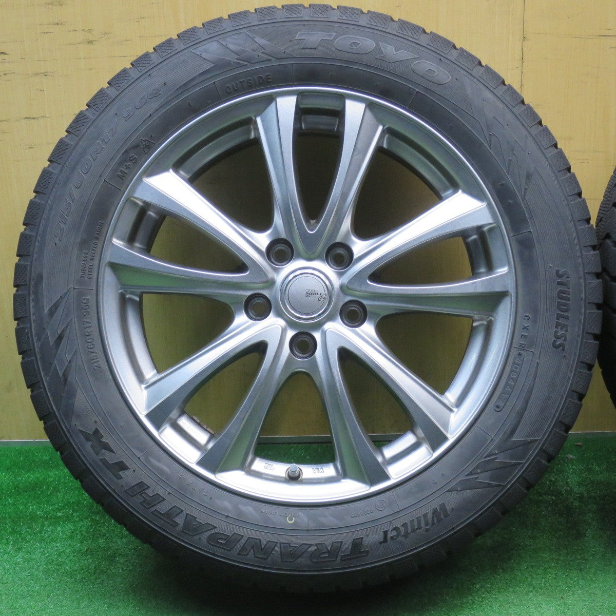 バリ溝！キレイ！9.5分★スタッドレス 215/60R17 トーヨー ウインター トランパス TX SIBILLA NEXT C5 シビラ 17インチ PCD114.3/5H★5122502NJス