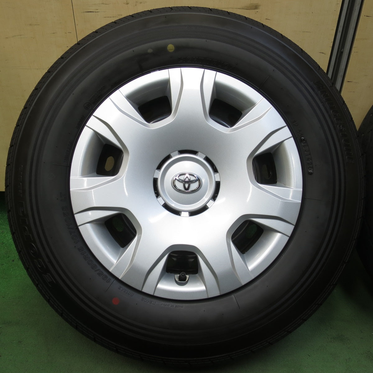 新車外し！26年◎トヨタ 200系 ハイエース 純正 スチール 195/80R15 107/105S ブリヂストン エコピア RD613 15インチ PCD139.7/6H◎6062605イノ