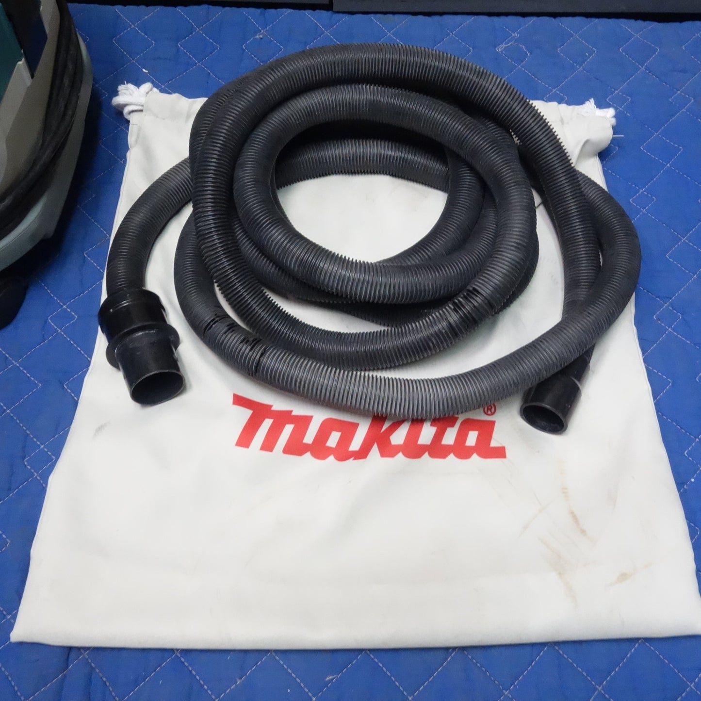 [送料無料] ☆マキタ 粉じん 専用 業務用 集じん機 100V VC0830 ホース付き 集塵 電動 工具☆