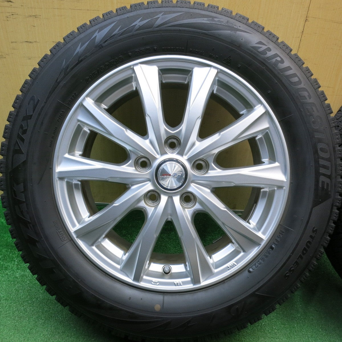 バリ溝！9分★スタッドレス 215/60R16 ブリヂストン ブリザック VRX2 JOKER ジョーカー 16インチ PCD114.3/5H★6020509HAス