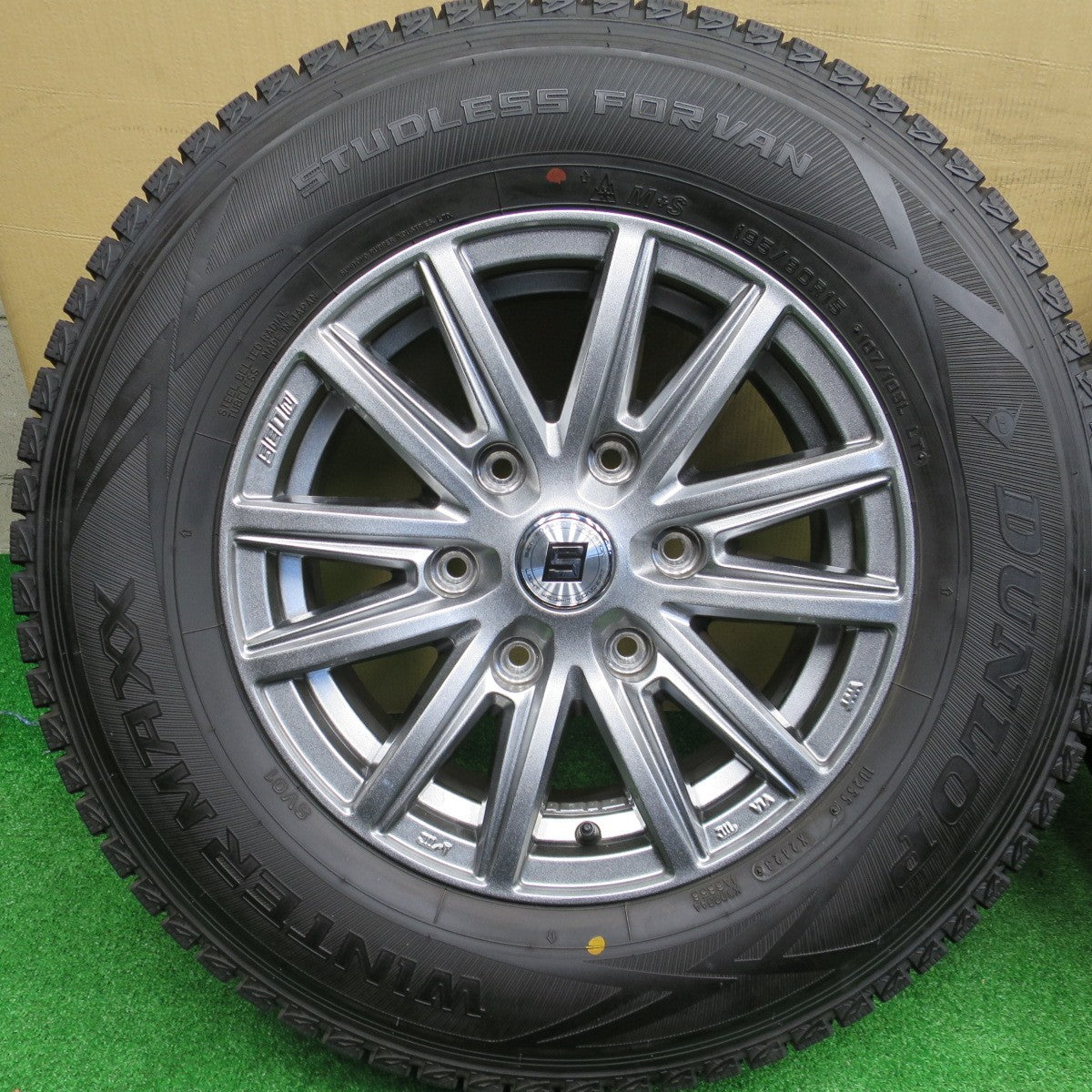 バリ溝！23年！キレイ！9.5分以上★スタッドレス 195/80R15 107/105L ダンロップ ウインターマックス SV01 SEIN ザイン 15インチ PCD139.7/6H★5121402NKス