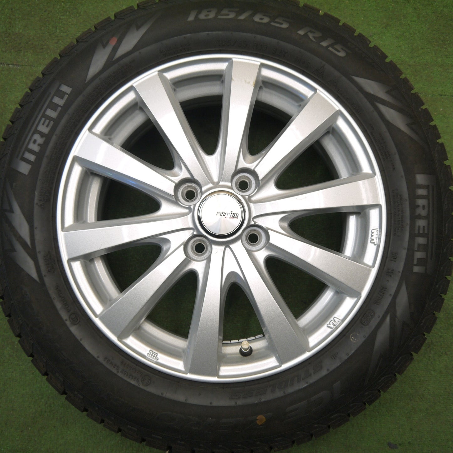 バリ溝！24年！キレイ！9.5分以上★スタッドレス 185/65R15 ピレリ アイスゼロ アシンメトリコ ravrion RS01 ラブリオン 15インチ PCD100/4H★6031003Hス