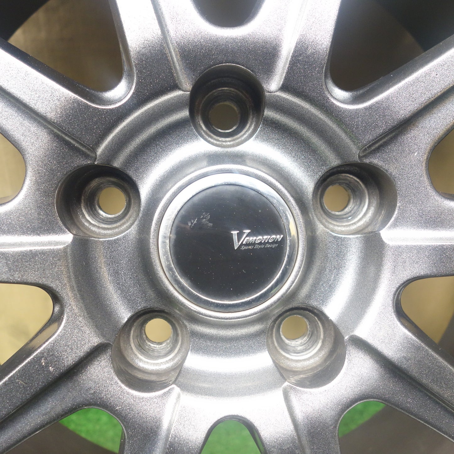 バリ溝！9分★スタッドレス 215/60R16 ダンロップ ウインターマックス WM01 VEMOTION Vエモーション 16インチ PCD114.3/5H★6013103KTス