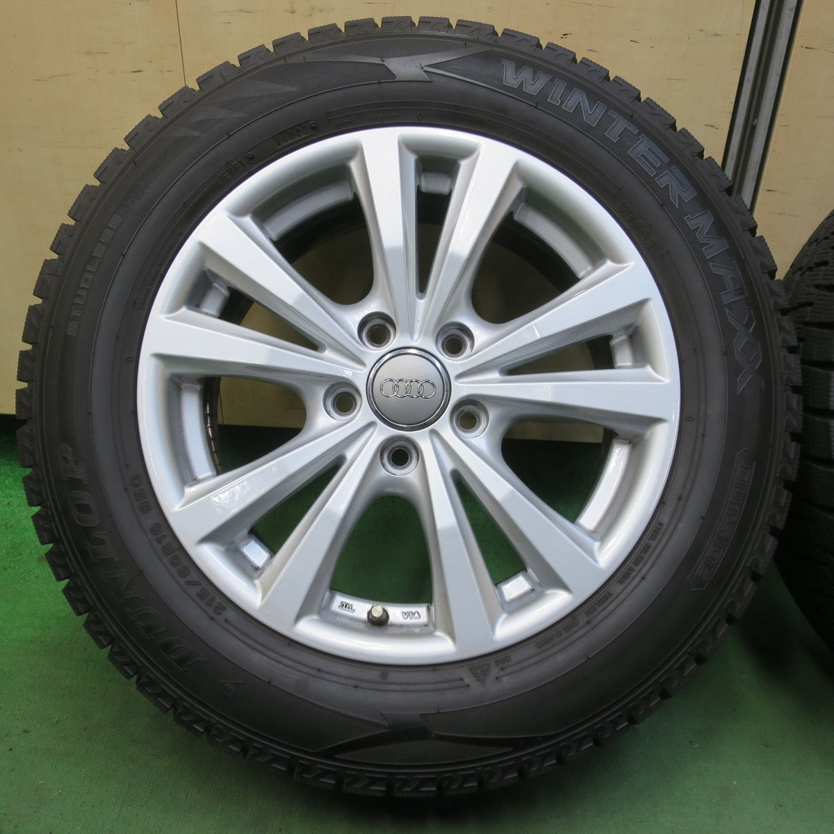 バリ溝！22年！9.5分★ワーゲン アウディ 等 AGA Dorf 215/60R16 スタッドレス ダンロップ ウインターマックス WM02 ドルフ 16インチ PCD112/5H★6042705イス