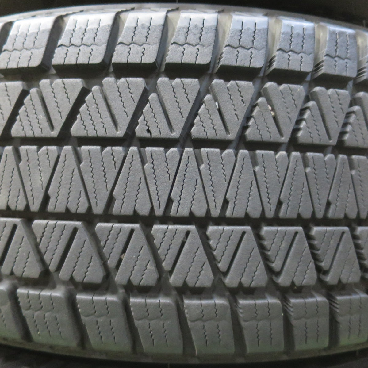 バリ溝！22年！キレイ！9分★スタッドレス 225/60R18 ブリヂストン ブリザック DM-V3 La-Strada Tirado＠ 阿部商会 ラストラーダ ティラード 18インチ PCD114.3/5H★6022111イス