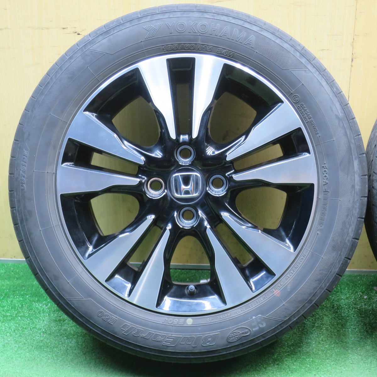 4本価格★ホンダ GP7 フィット シャトル 純正 185/60R15 ヨコハマ ブルーアース E50 E50J 15インチ PCD100/4H★6040801NJノ