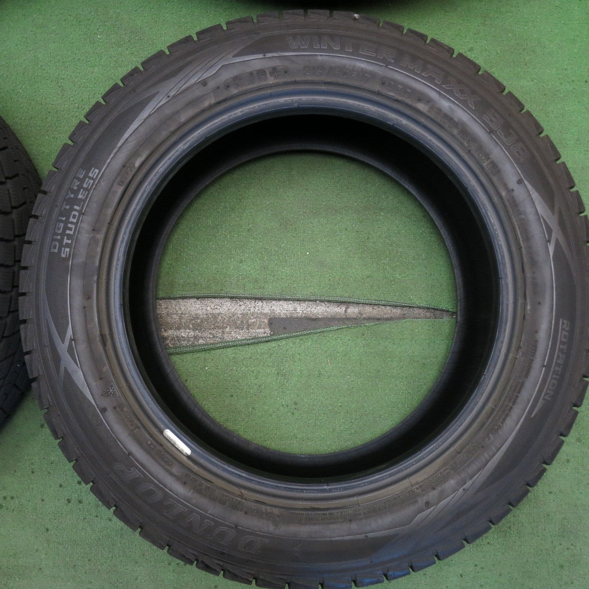 バリ溝！23年！9.5分◎スタッドレス 215/60R17 ダンロップ ウインターマックス SJ8 + タイヤ 17インチ C-HR カローラ クロス 等◎6082605KKスタ