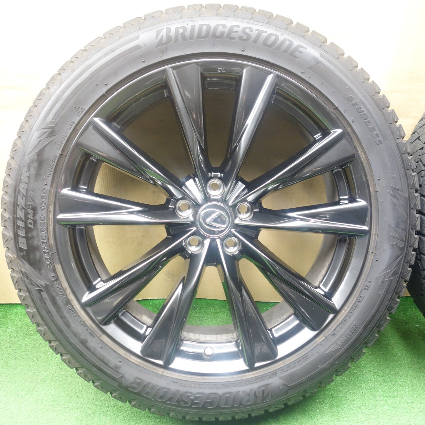センサー付！バリ溝！23年！キレイ！9分★レクサス NX Fスポーツ 純正 235/50R20 スタッドレス ブリヂストン ブリザック DM-V3 20インチ PCD114.3/5H★6030401KTス