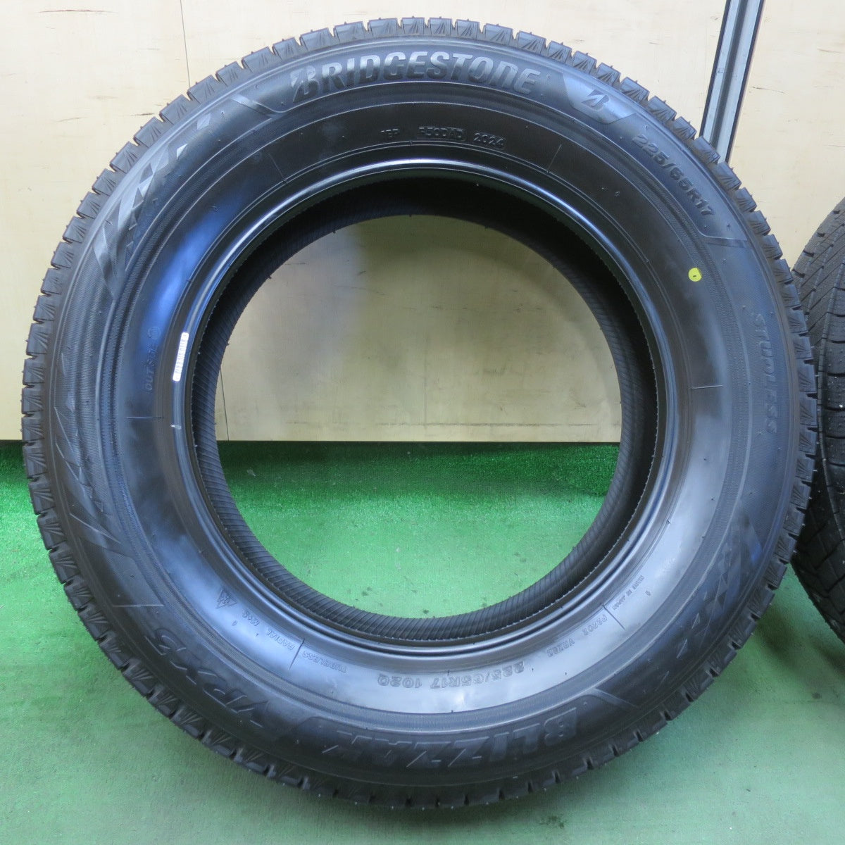 ほぼ未使用！24年！2本★スタッドレス 225/65R17 ブリヂストン ブリザック VRX3 タイヤ 17インチ 40系 アルファード ヴェルファイア 等★5112002イスタ