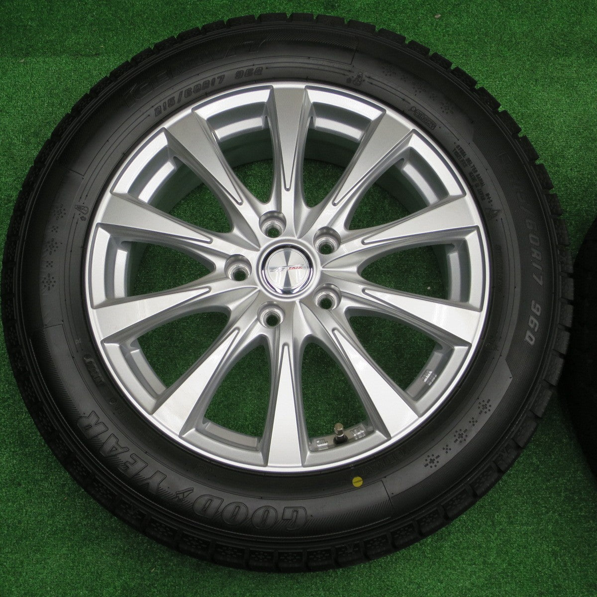 バリ溝！24年！キレイ！ほぼ10分★スタッドレス 215/60R17 グッドイヤー アイスナビ7 JOKER ジョーカー 17インチ PCD114.3/5H★5121002NKス