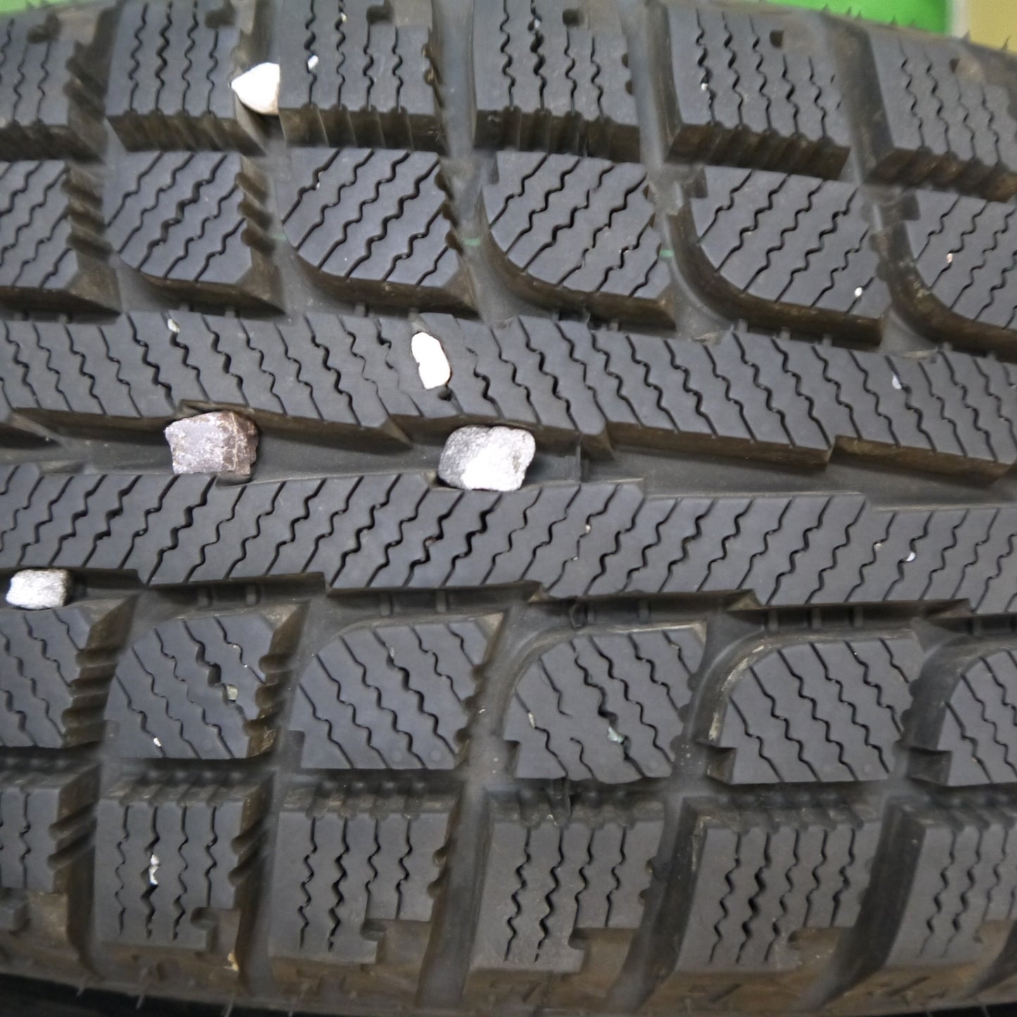 バリ溝！24年！キレイ！9.5分★スタッドレス 205/65R16 マックストレック TREK M7 Verthandi ヴェルサンディ ヴェルザンディ 16インチ PCD114.3/5H★5052303Hス