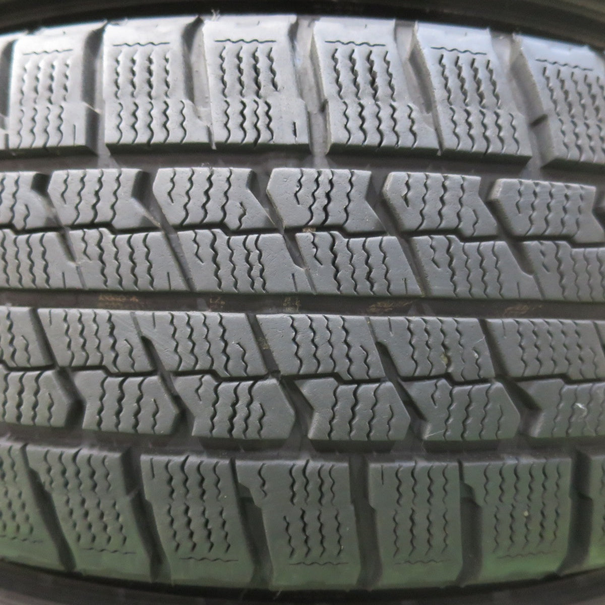 [送料無料] バリ溝！キレイ！8.5分★プリウス 等 195/65R15 スタッドレス グッドイヤー アイスナビ ZEA2 NIRVANA NV ニルヴァーナ ニルバーナ 15インチ PCD100/5H★5031707イス