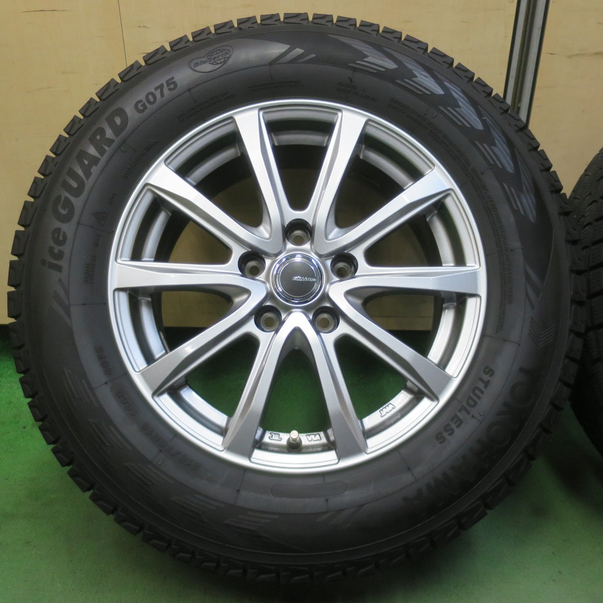 バリ溝！24年！キレイ！9.5分◎スタッドレス 215/70R16 ヨコハマ アイスガード G075 MiLLOUS VX ミルアス 16インチ PCD114.3/5H◎6063001イス