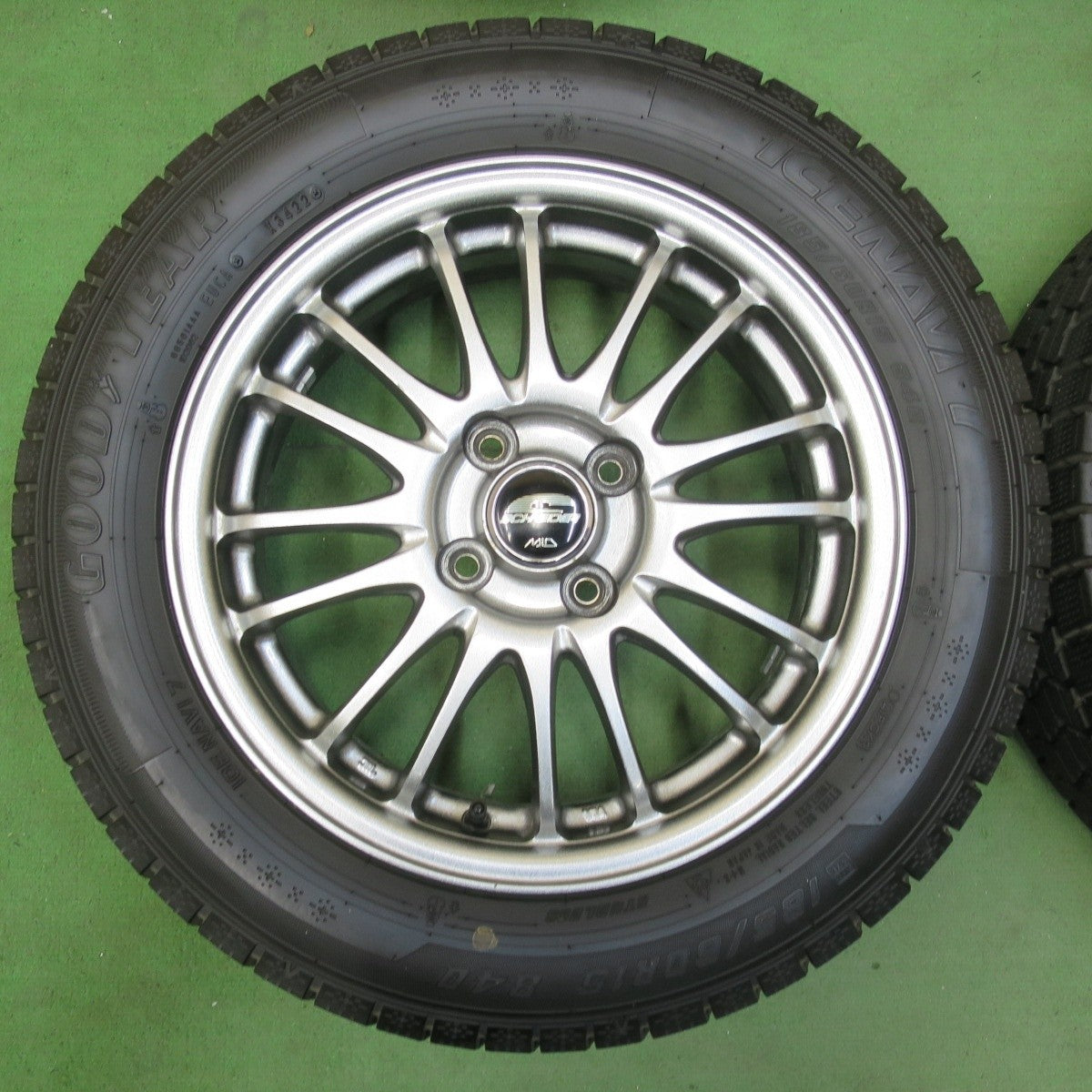 バリ溝！22年！キレイ！9.5分★スタッドレス 185/60R15 グッドイヤー アイスナビ7 SCHNEIDER MiD シュナイダー 15インチ PCD100/4H★5033104イス