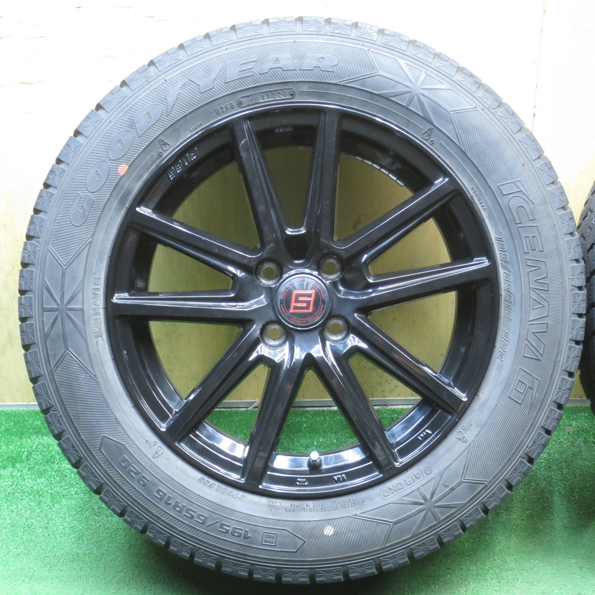 バリ溝！キレイ！8.5分◎スタッドレス 195/65R16 グッドイヤー アイスナビ6 SEIN ザイン 16インチ PCD100/4H◎6100902NJス