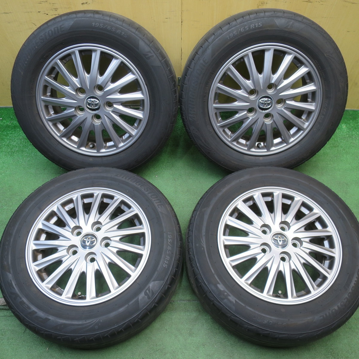 4本価格！24年◎トヨタ 80系 ノア ヴォクシー 純正 195/65R15 ブリヂストン プレイズ PX-RV2 15インチ PCD114.3/5H◎6061707NJノ