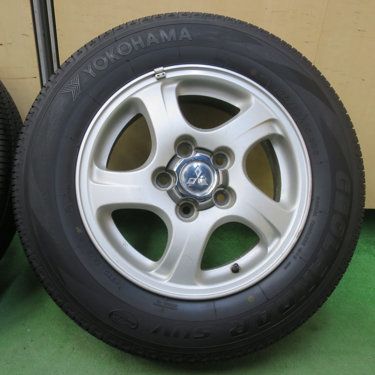 ほぼ未使用★三菱 パジェロ ミニ 純正 175/80R15 ヨコハマ ジオランダー SUV 15インチ PCD114.3/5H★6022809イノ