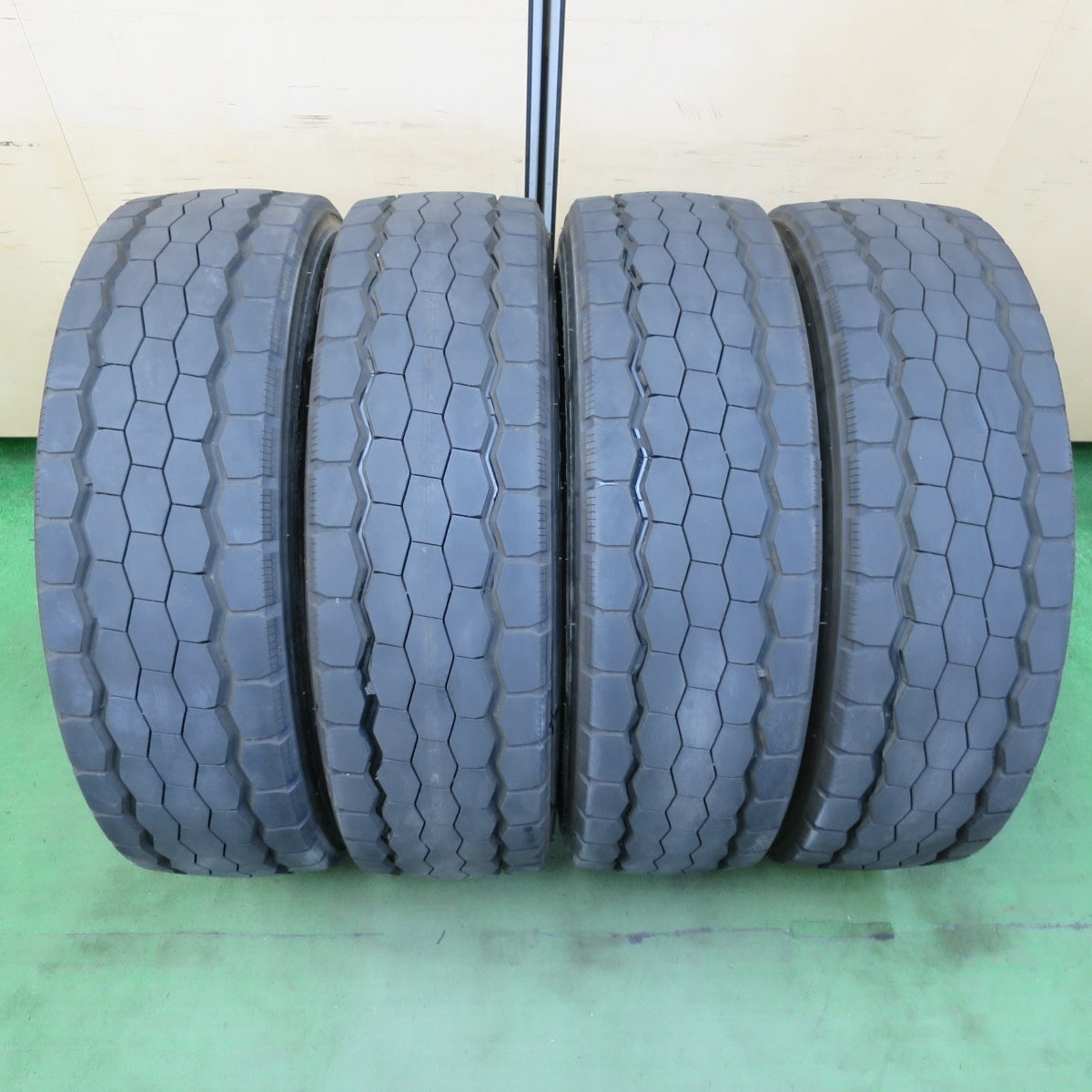 新車外し！25年！ほぼ未使用★トラック タイヤ 245/70R19.5 136/134J ダンロップ エナセーブ SP638L DECTES デクテス オールシーズン 19.5インチ★5052608イスタ