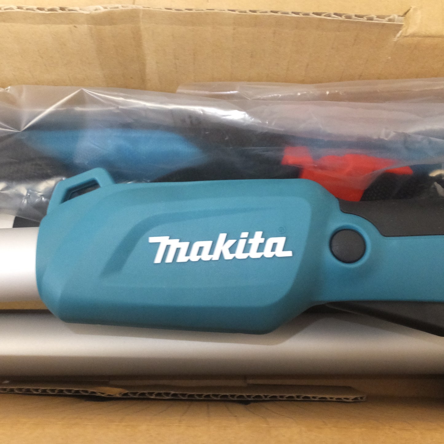 [送料無料] 未使用★マキタ makita 200mm 充電式高枝チェンソー MUA200DZ　バッテリ 充電器 別販売★