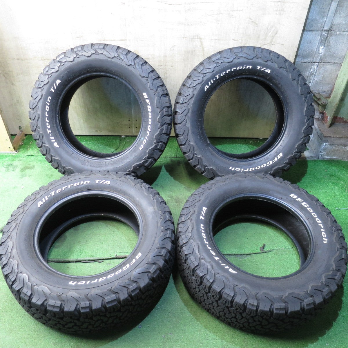 *送料無料* バリ溝！20年！9.5分★265/65R18 BFグッドリッチ All-Terrain T/A KO2 ホワイトレター ランクル プラド ハイラックス等★4041201クノタ