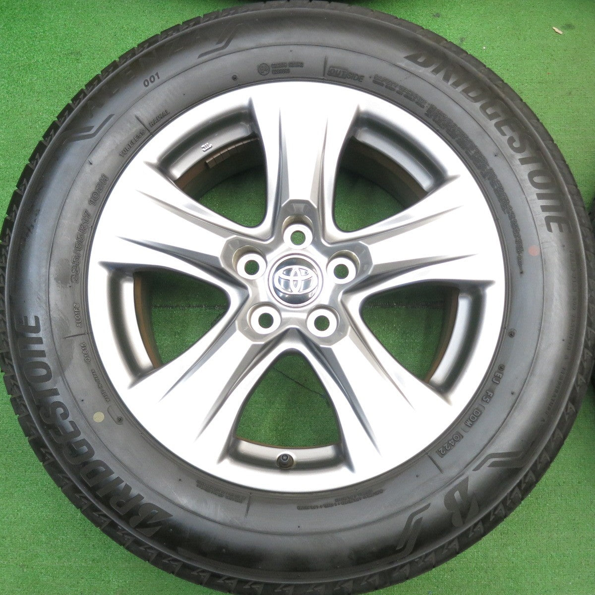 バリ溝！22年！キレイ！8.5分★トヨタ 80系 ハリアー 純正 225/65R17 ブリヂストン アレンザ 001 17インチ PCD114.3/5H★5051804HAノ