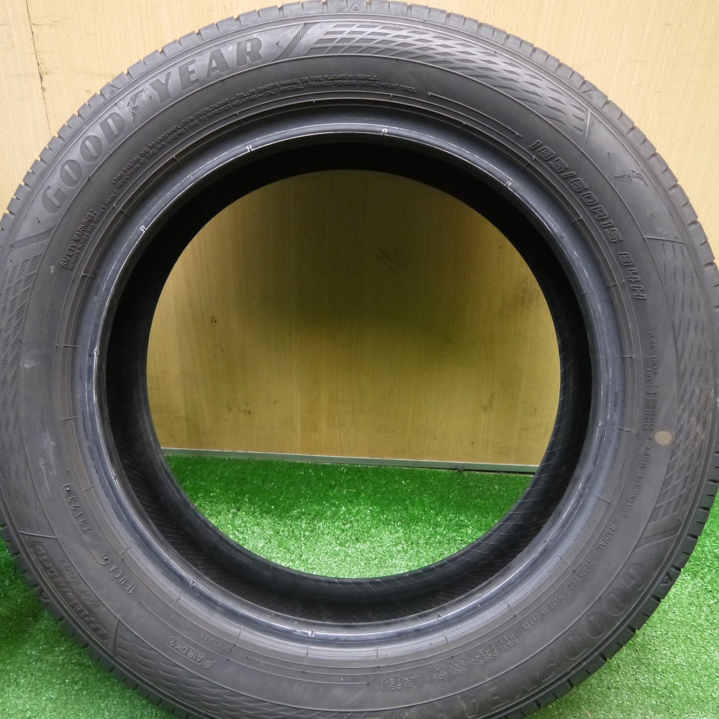 バリ溝！23年！9.5分★185/60R15 グッドイヤー EfficientGrip ECO EG02 エフィシエントグリップ エコ タイヤ 15インチ シエンタ アクア ヤリス 等★5121904Hノタ