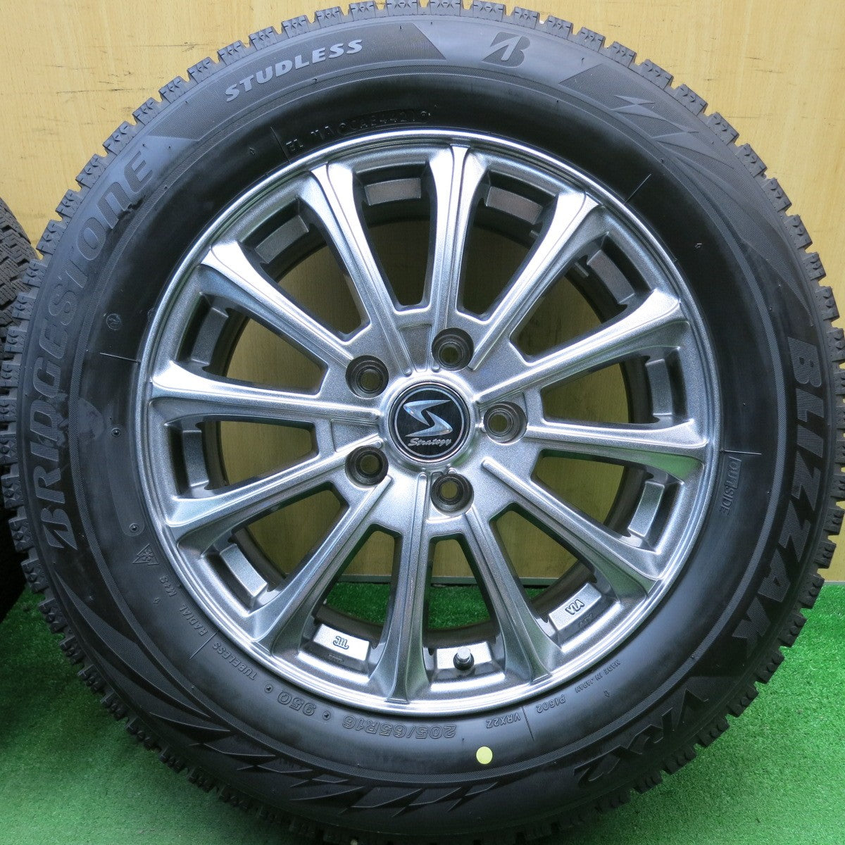 バリ溝！21年！キレイ！9分★スタッドレス 205/65R16 ブリヂストン ブリザック VRX2 Strategy ストラテジー 16インチ PCD114.3/5H★5062201HAス