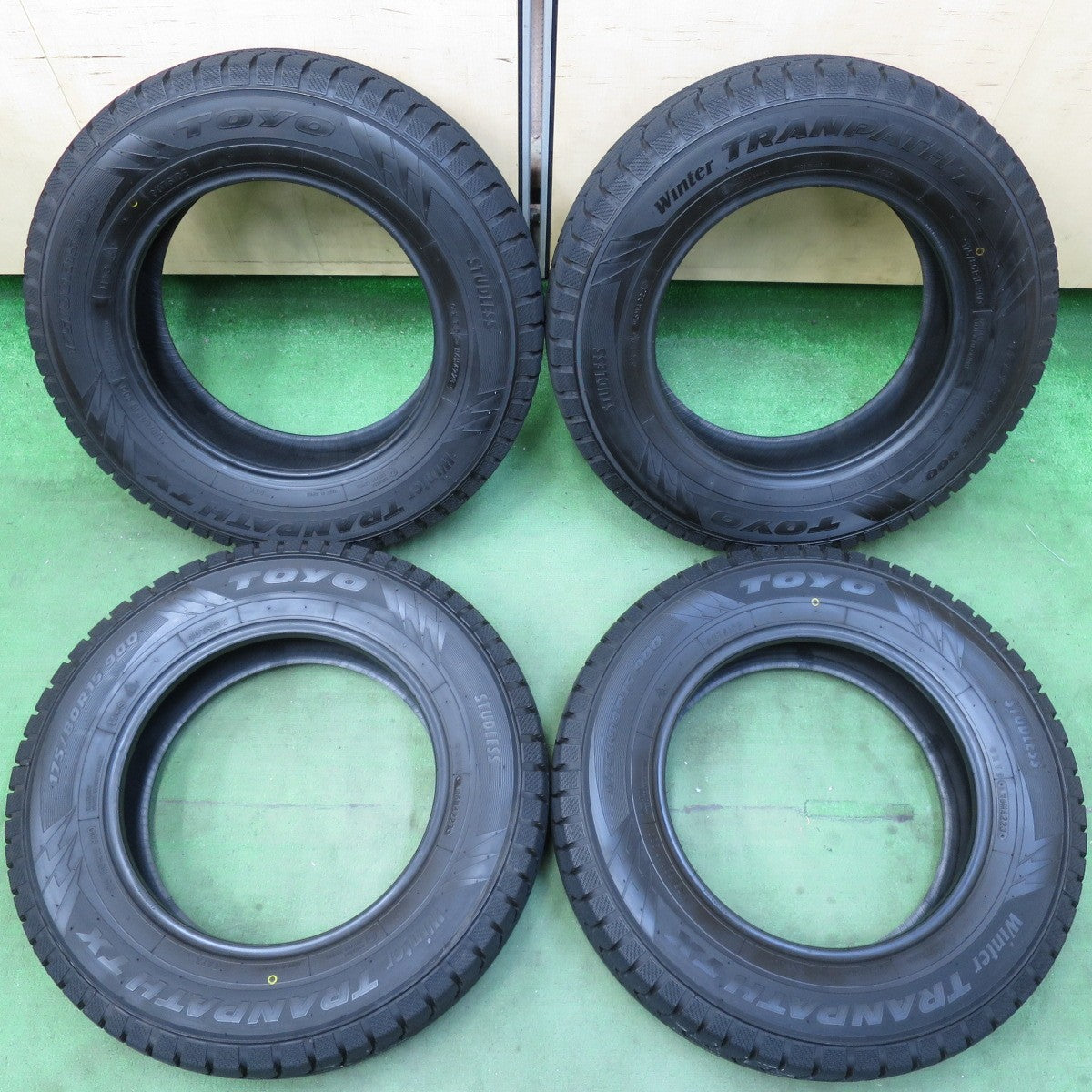 [送料無料] ほぼ未使用！23年★スタッドレス 175/80R15 トーヨー ウインター トランパス TX タイヤ 15インチ パジェロミニ テリオスキッド ホンダZ 等★5040510イスタ