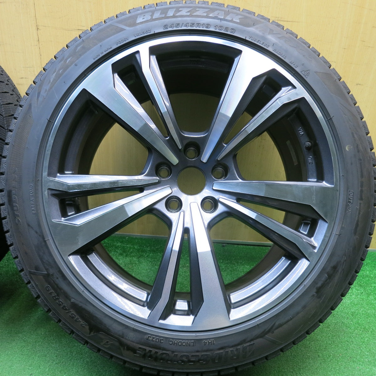 バリ溝！23年！キレイ！9.5分★BMW 等 smartline 365 245/45R19 スタッドレス ブリヂストン ブリザック VRX3 スマートライン 19インチ PCD112/5H★6022615HAス