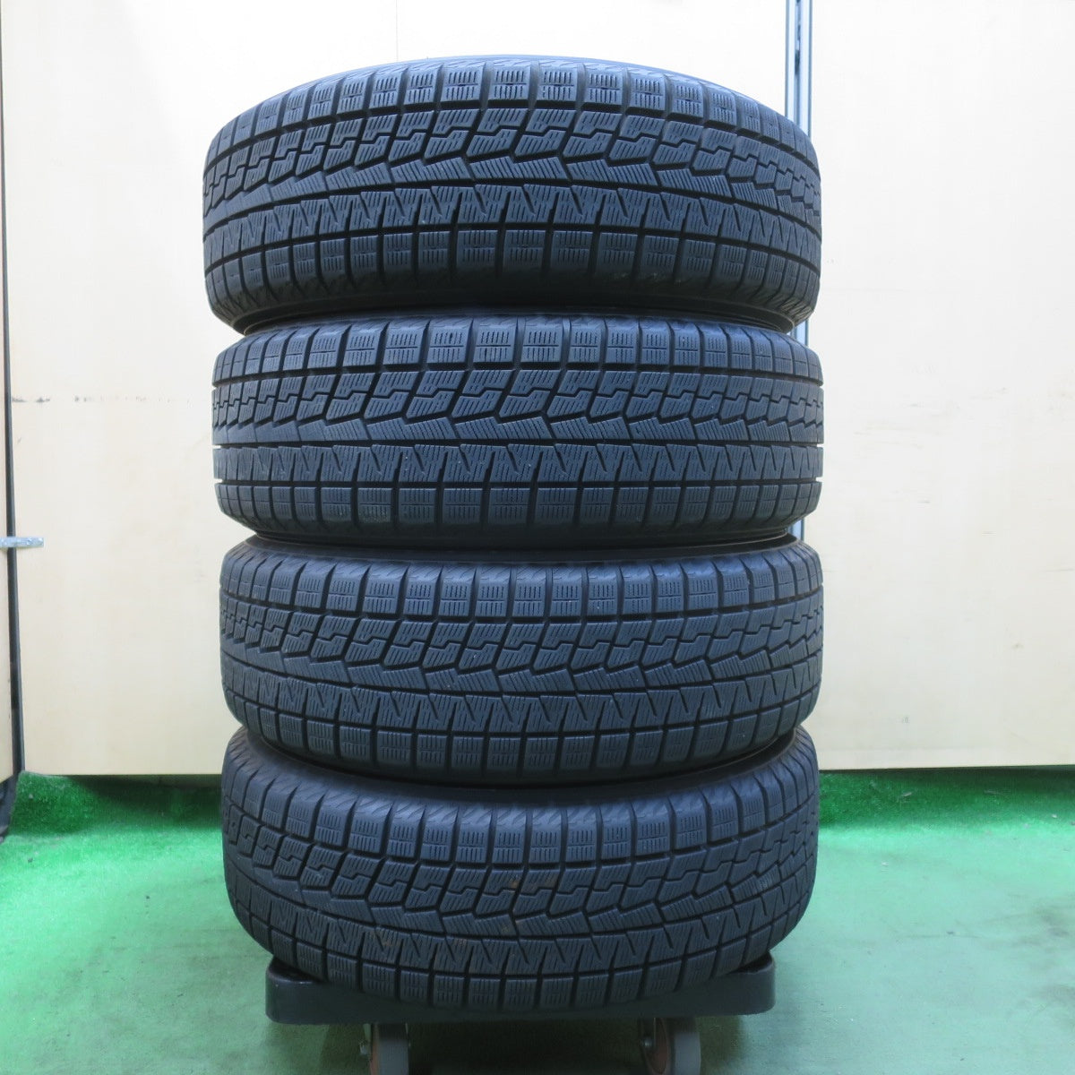 バリ溝！21年！キレイ！9.5分以上★スタッドレス 185/60R15 ヨコハマ アイスガード iG70 VELVA SPORTZ ヴェルヴァ 15インチ PCD100/4H★5111804イス