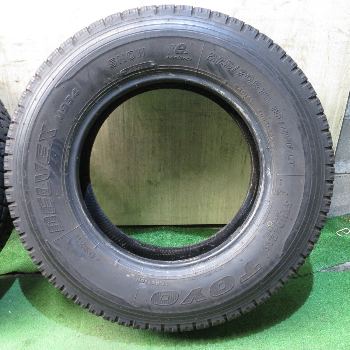 バリ溝！8.5分★トラック タイヤ 225/70R16 117/115N スタッドレス トーヨー デルベックス M934 16インチ★4041903クスタ
