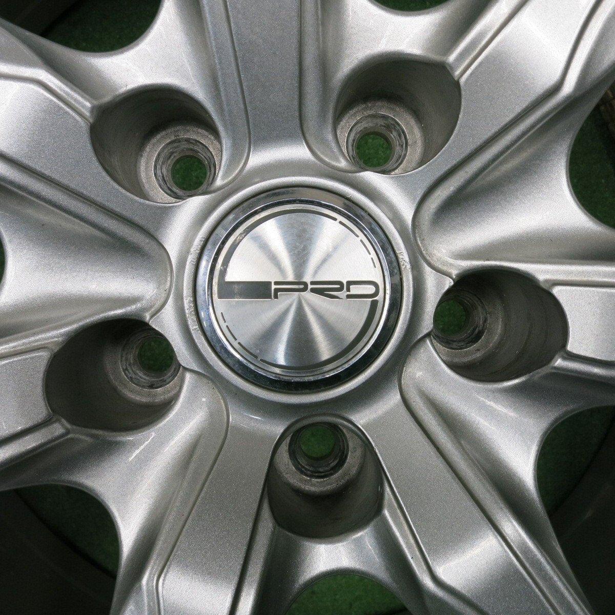 バリ溝！キレイ！9.5分★スタッドレス 225/60R18 ダンロップ ウインターマックス SJ8 PRD 18インチ PCD114.3/5H★4121404NJス