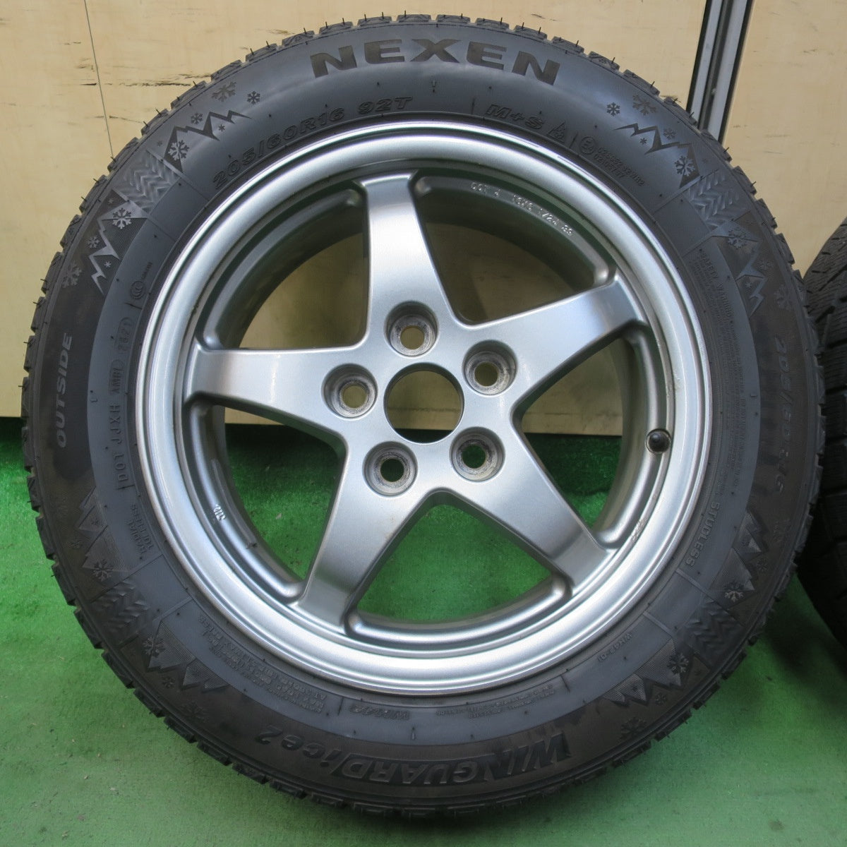 4本価格！21年★トヨタ SAI サイ 純正 205/60R16 スタッドレス ネクセン ウィンガード アイス2 16インチ PCD114.3/5H★5062506イス