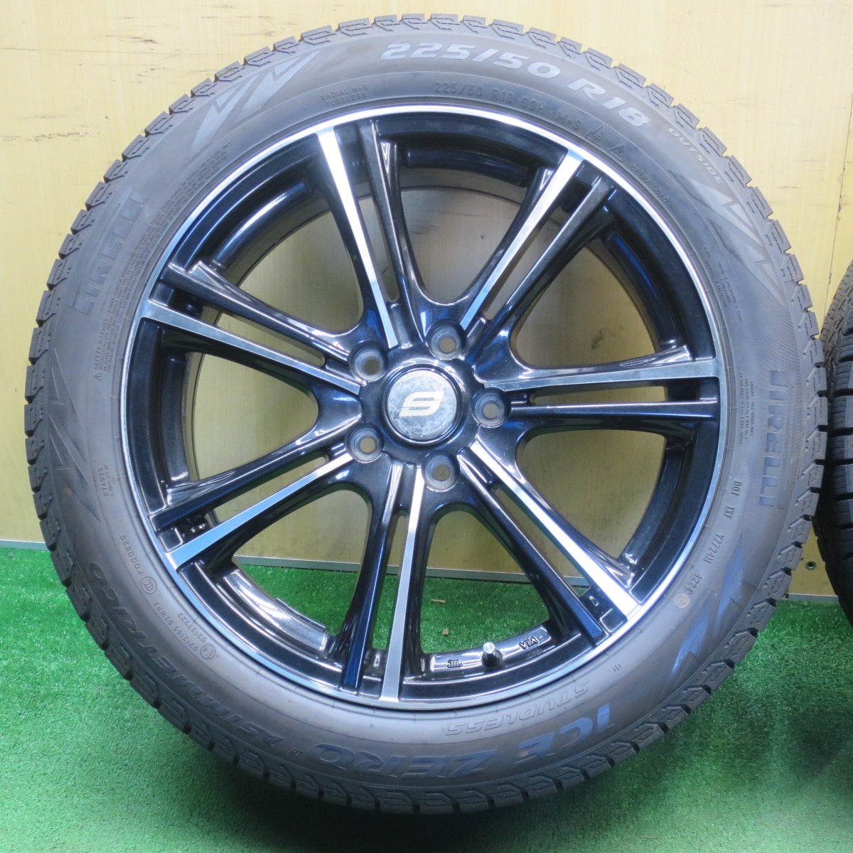 ほぼ未使用！24年！キレイ★スタッドレス 225/50R18 ピレリ アイスゼロ アシンメトリコ STRANGER ストレンジャー 18インチ PCD114.3/5H★6042102NJス