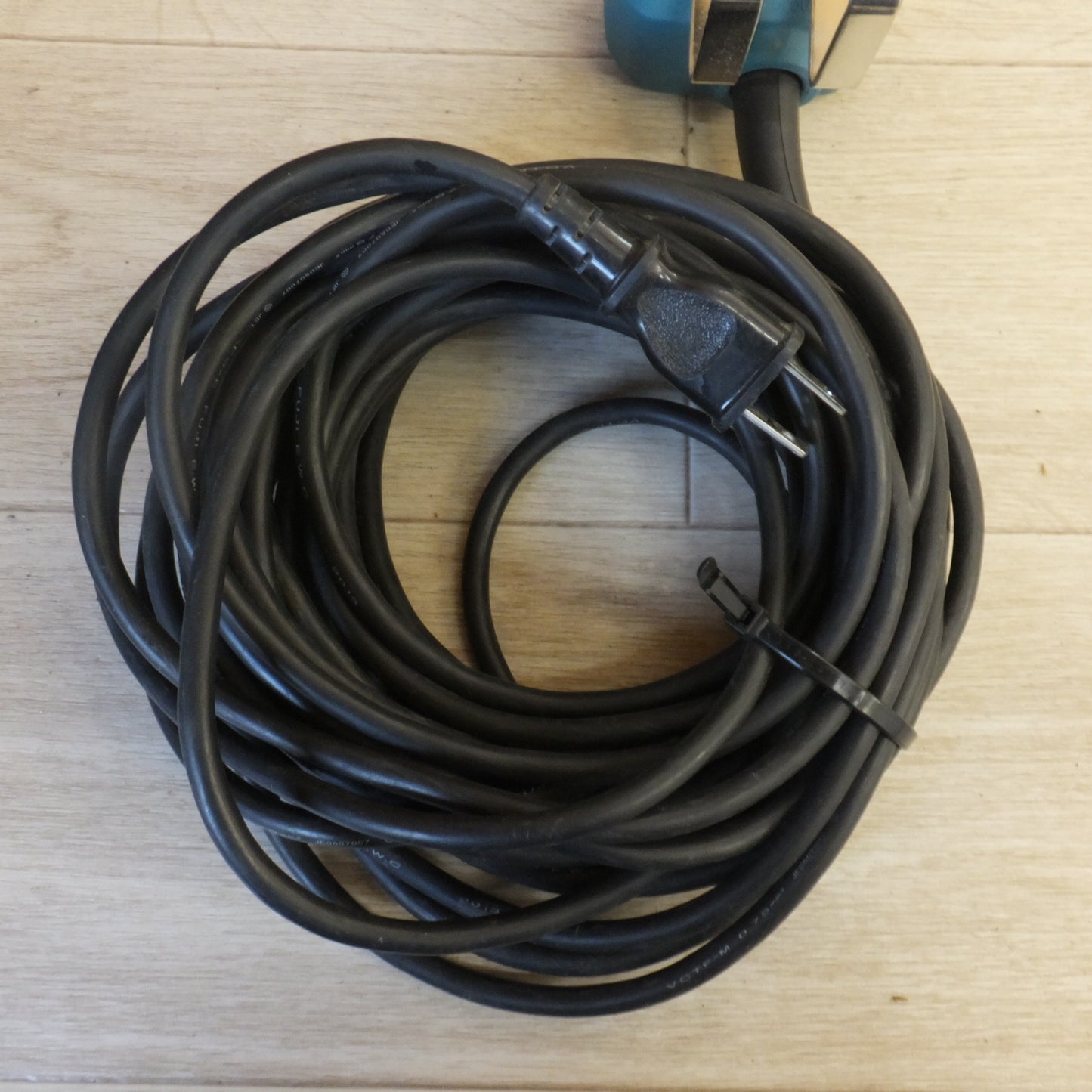 [送料無料] ★マキタ makita インパクトドライバ TD0220　100V～ 5.3A 50-60Hz 500W★